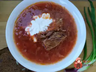 Борщ із яловичими ребрами та молодою капустою