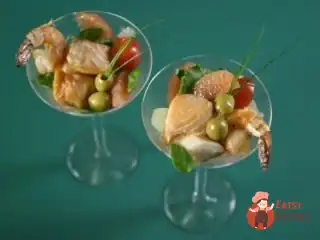 Мартіні з королівськими креветками та морськими гребінцями