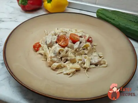 Паста з куркою