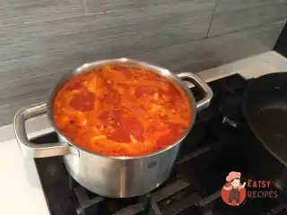 Борщ з яловичиною та томатним пюре