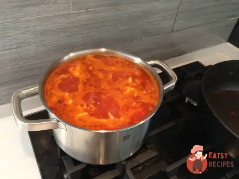 Борщ з яловичиною та томатним пюре