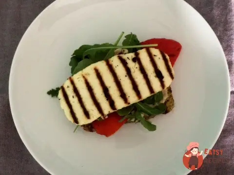 Тости з хумусом, руколою та адигейським сиром гриль