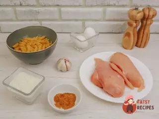 Крок 1: Макарони з рубаними курячими котлетами