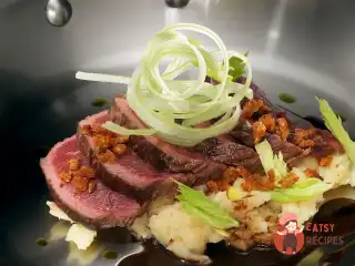 Оленина з селери та лакричним соусом