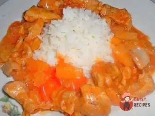 Свинина в кисло-солодкому соусі з ананасами