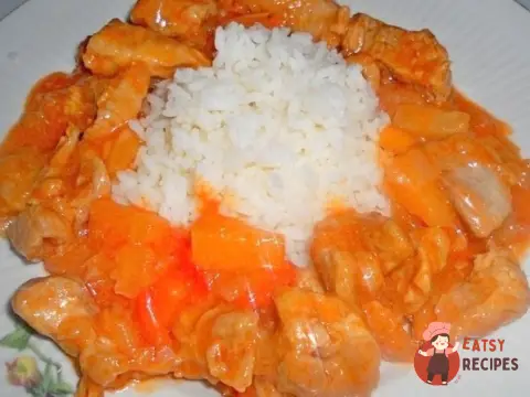 Свинина в кисло-солодкому соусі з ананасами
