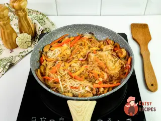 Крок 11: Тепла фунчоза з куркою та овочами