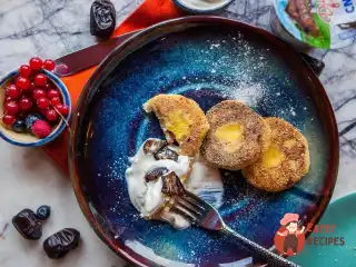 Сирники з кукурудзяним борошном, горіхами та фініками