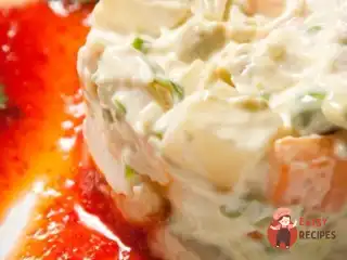 Салат із курки з авокадо з солодким соусом