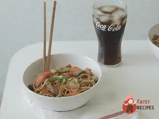 Гречана локшина з яловичиною та овочами