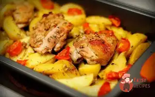Курка З Картоплею, Запечена В Кефірі З Часником Та Травами.