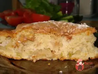 Горіховий пиріг з бананом та грушею