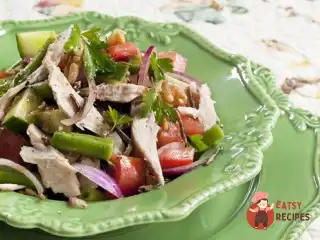 Теплий салат із тунцем