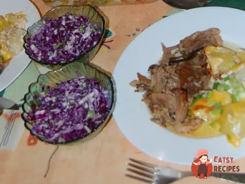 Пряна свинина з пекуче-гострими перцями чіпотлі