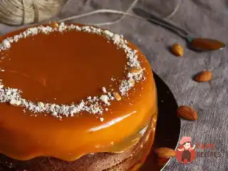 Торт із солоною карамеллю