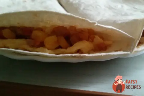 Тортілья з шинкою, сиром та овочами
