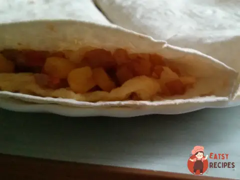 Тортілья з шинкою, сиром та овочами