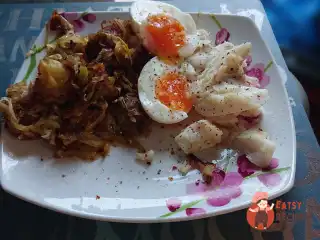 Судак з картоплею, цибулею-пореєм та польським соусом