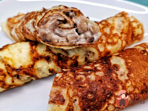 Млинці з грибною начинкою