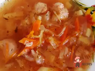 Щи зі свіжої капусти із зеленню