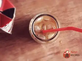 Холодна кава з собою (Iced Coffee To Go)