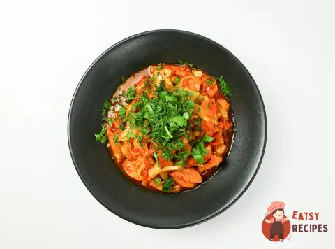 Сардельки з тушкованими овочами