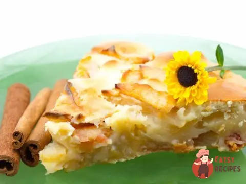 Піца з яблуками та корицею