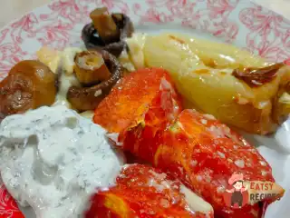 Запечені овочі та гриби зі сметанним соусом