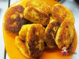 Обсмажені картопляні палички із сиром