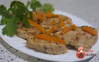 Свиняча Вирізка На Сковороді З Цибулею Та Морквою