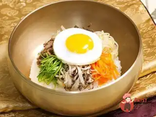 Рисовий мікс з м'ясом «Пібімпап» (비빔밥)