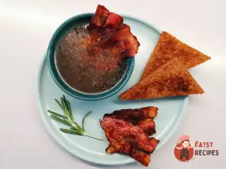 Яловичий бульйон з беконом
