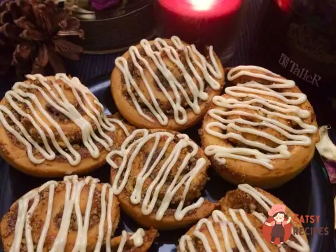 Равлики з волоськими горіхами та корицею