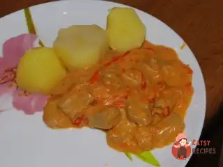 Паприкаш зі свинини з картоплею