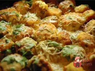 Курячі кульки у вершковому соусі з сиром