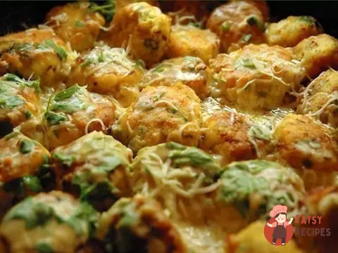 Курячі кульки у вершковому соусі з сиром