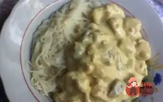 Курка З Печерицями У Вершково-Сирному Соусі