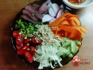 Гострий овочевий салат із яловичиною