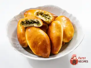 Пиріжки зі щавлем і яйцями