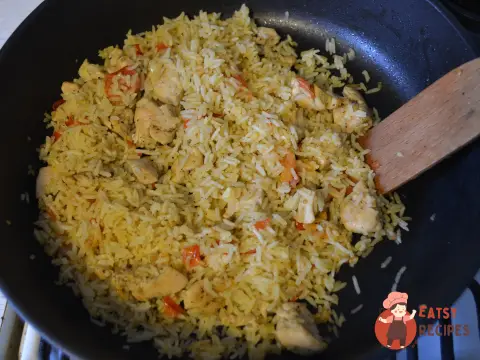 Рис з куркою та помідорами