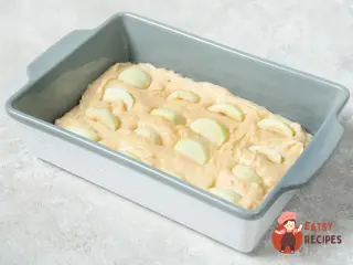 Крок 9: Яблучний пиріг на ряжанці