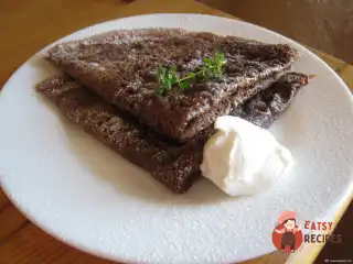 Млинці з гречаного борошна з ягідним асорті