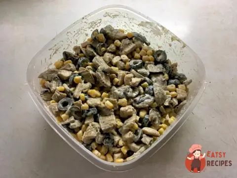 Ситний салат із курячим філе
