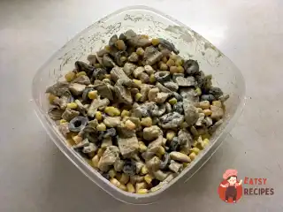 Ситний салат із курячим філе