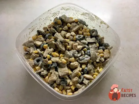 Ситний салат із курячим філе