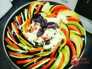 Рататуй з сиром моцарелла