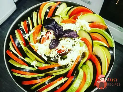 Рататуй з сиром моцарелла