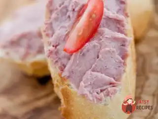 Паштет з курячої печінки з часником та чебрецем
