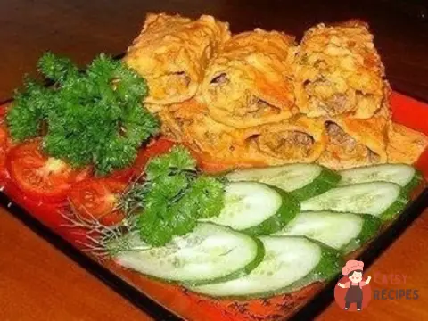 Каннеллоні, фаршировані фаршем та овочами.