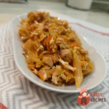 Солянка з курячими стегнами та адигейським сиром